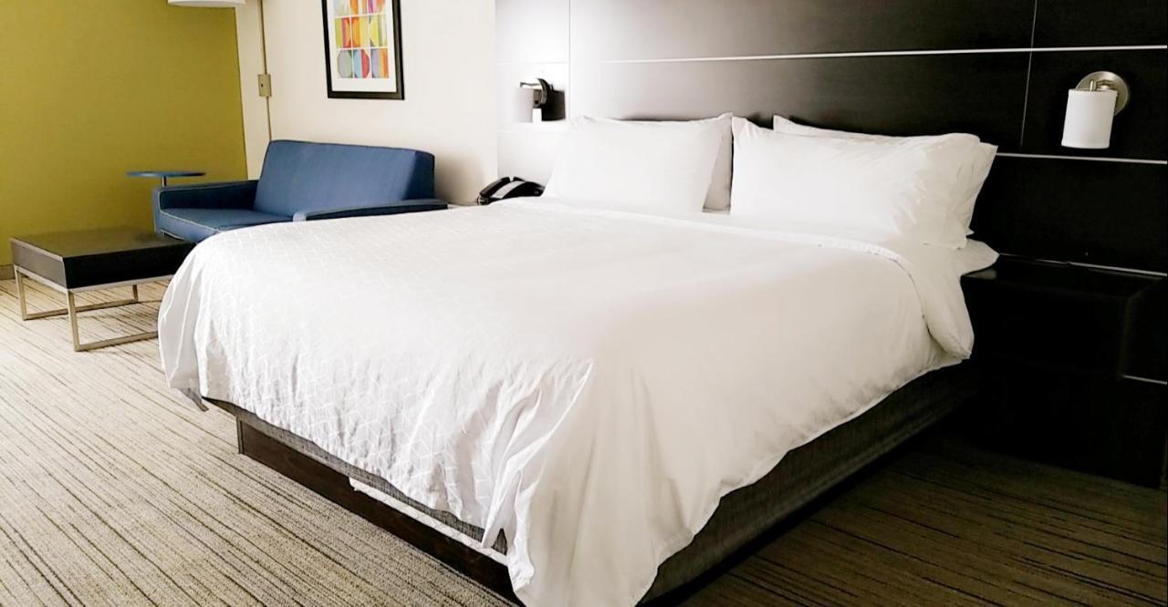Holiday Inn Express & Suites Troy By Ihg Room photo