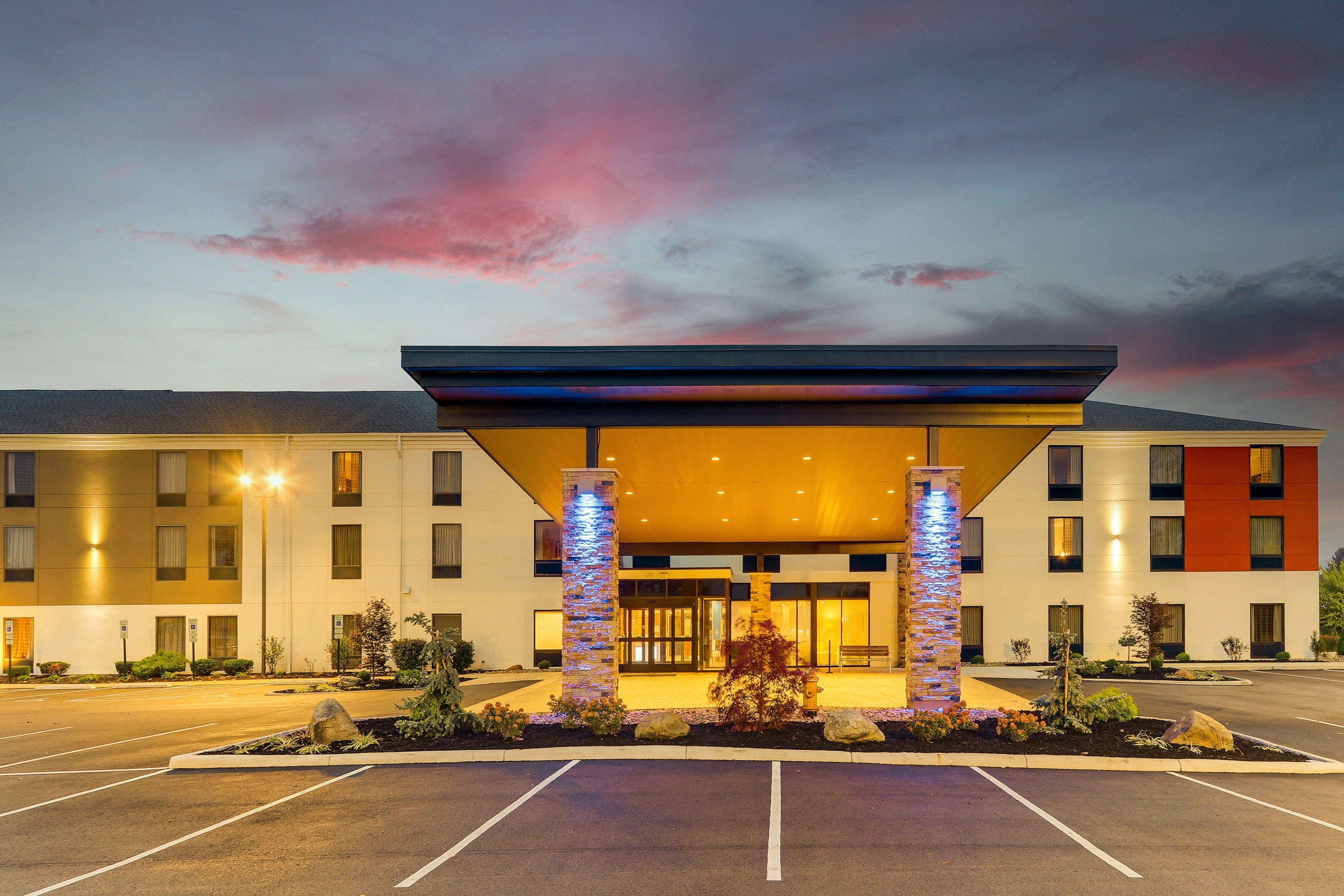 Holiday Inn Express & Suites Troy By Ihg Exterior photo