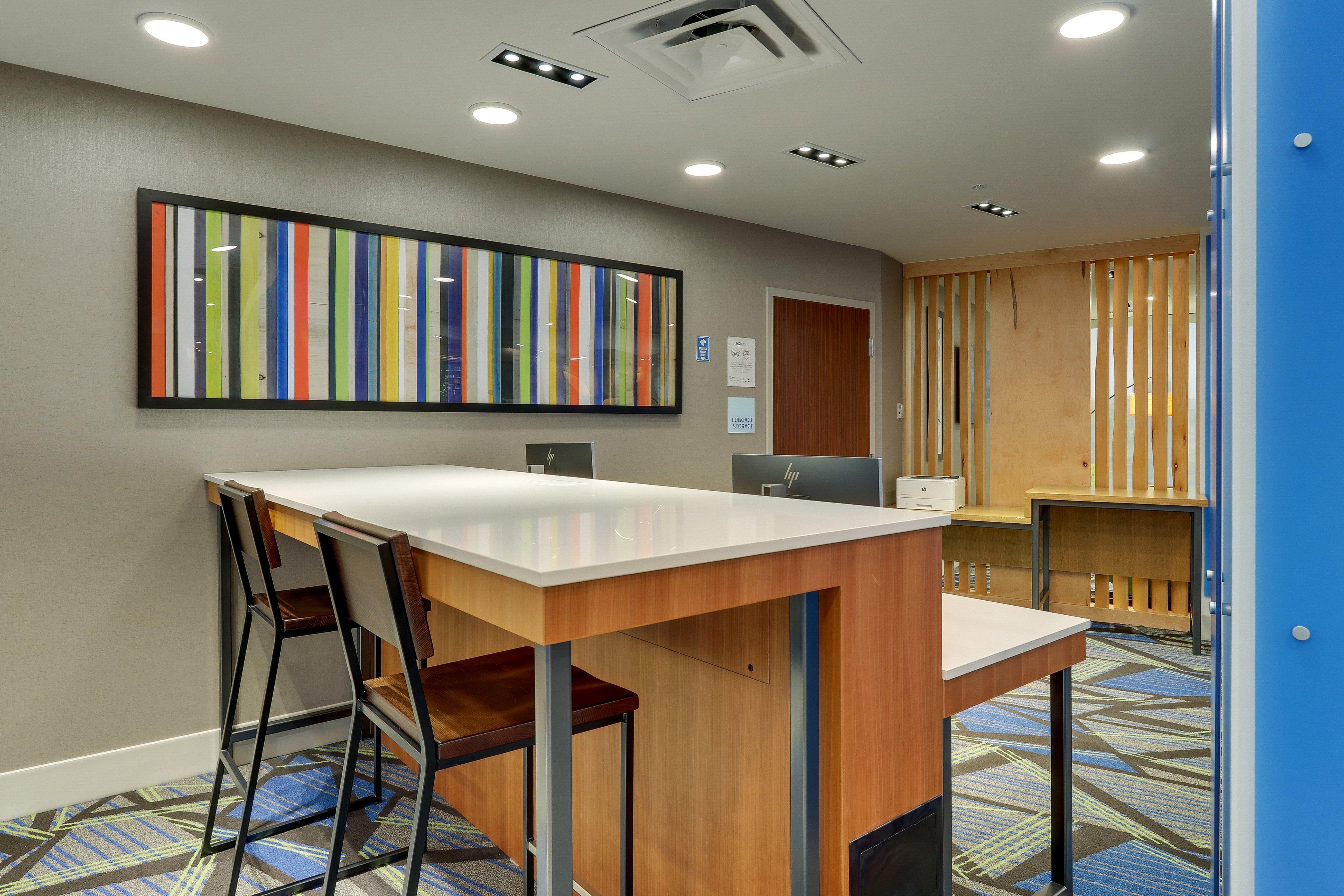 Holiday Inn Express & Suites Troy By Ihg Exterior photo