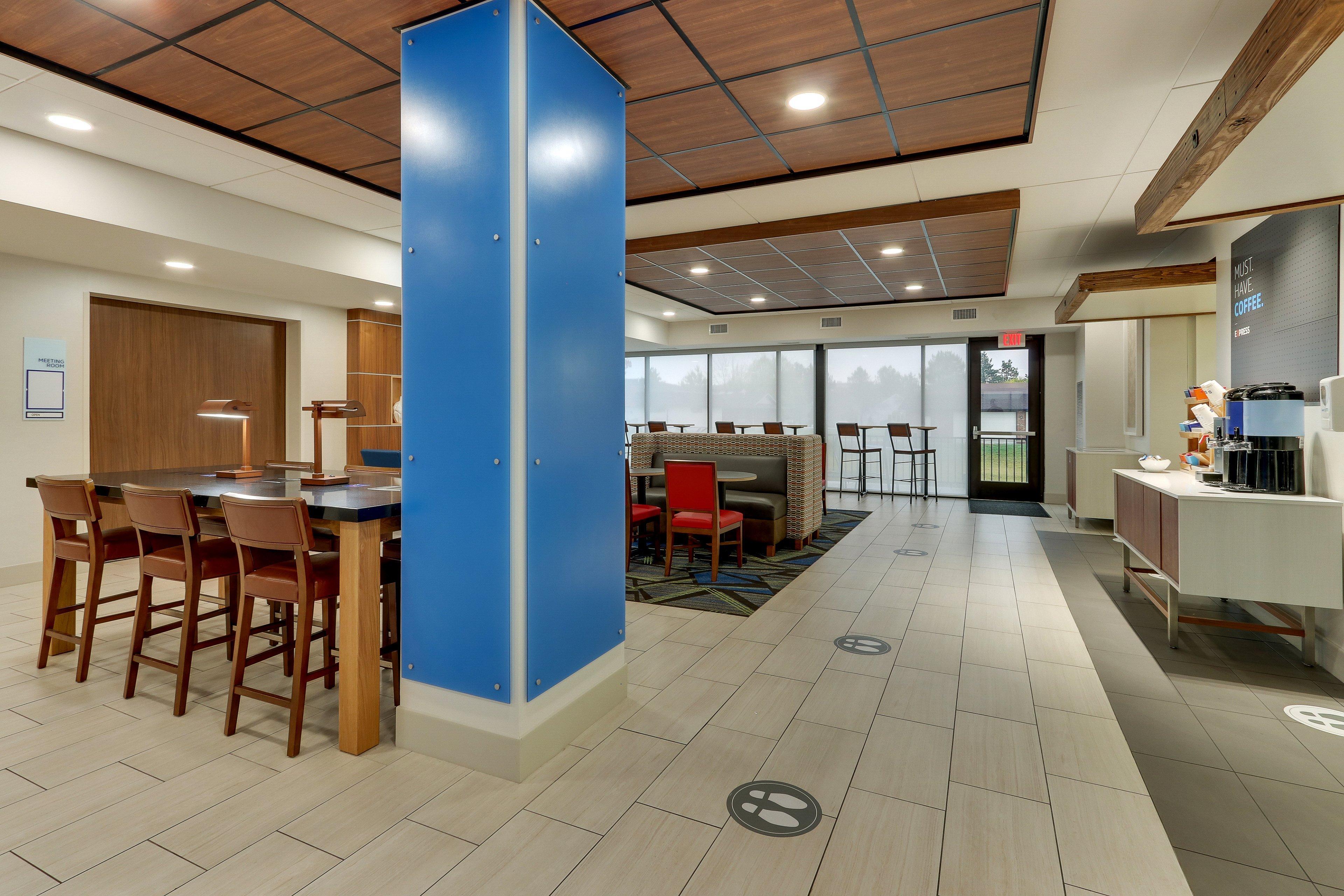 Holiday Inn Express & Suites Troy By Ihg Exterior photo