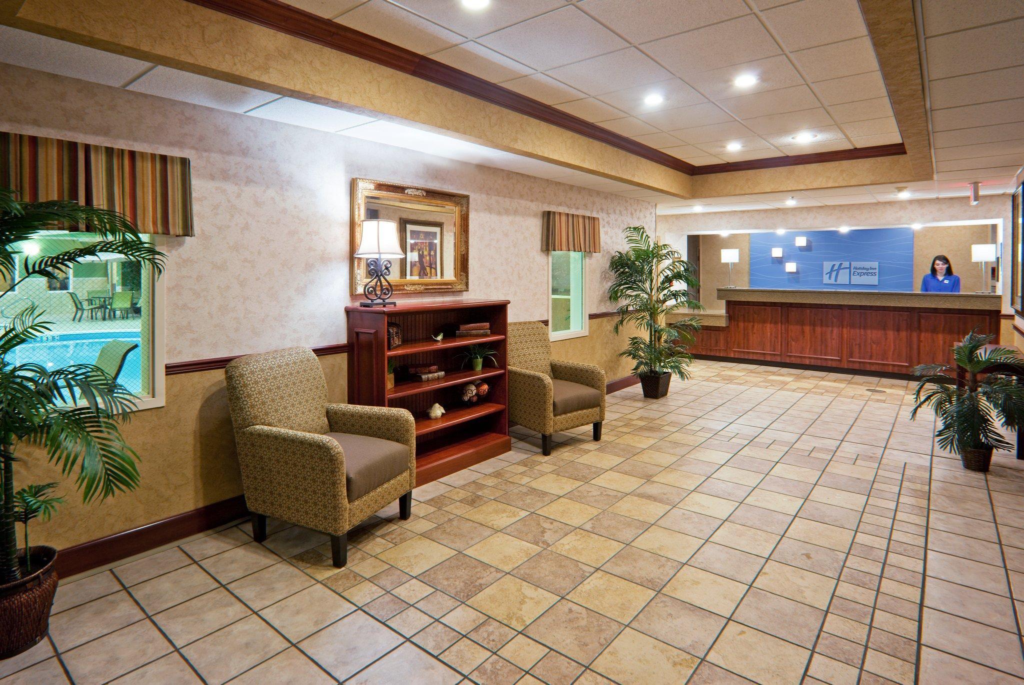 Holiday Inn Express & Suites Troy By Ihg Exterior photo