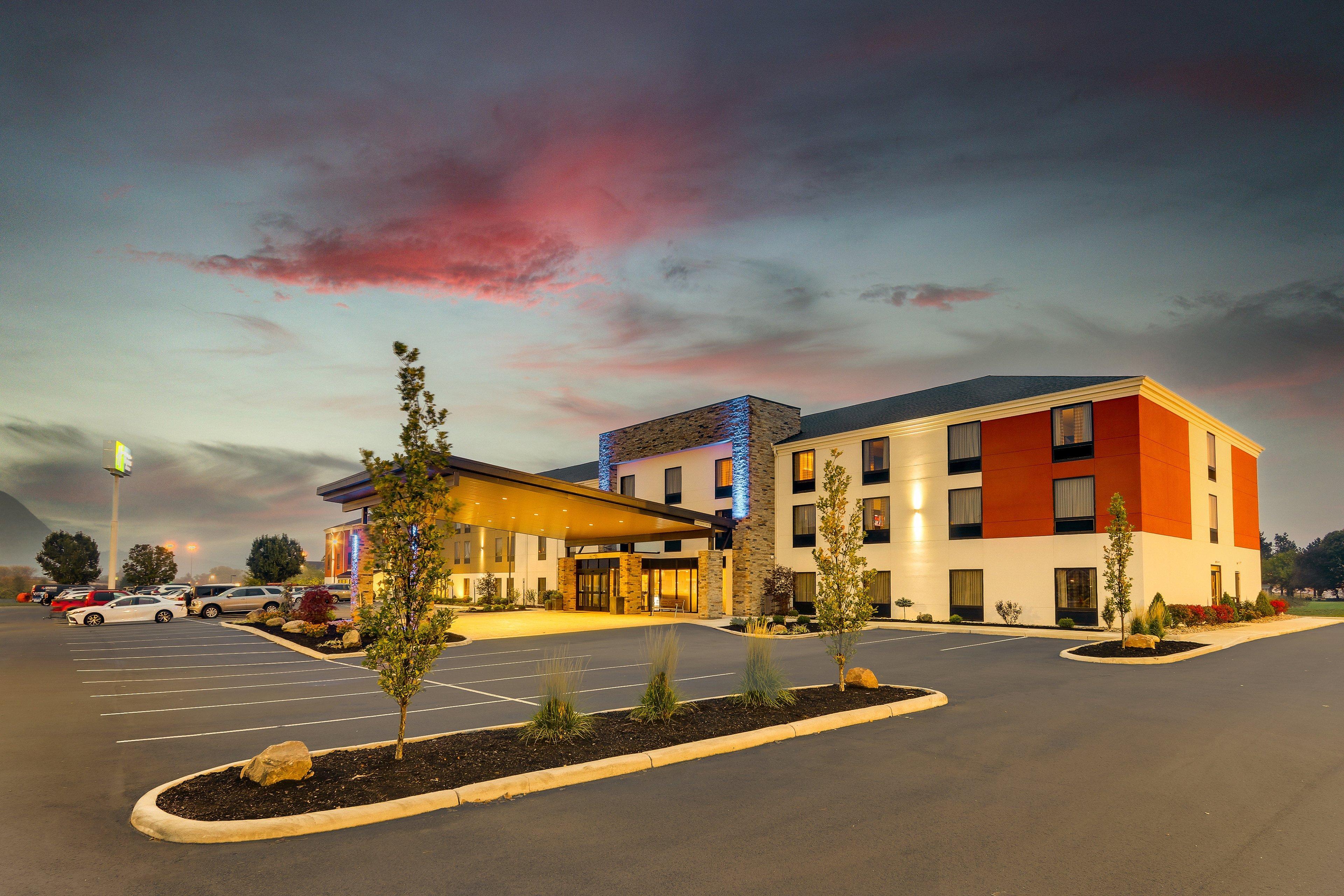 Holiday Inn Express & Suites Troy By Ihg Exterior photo