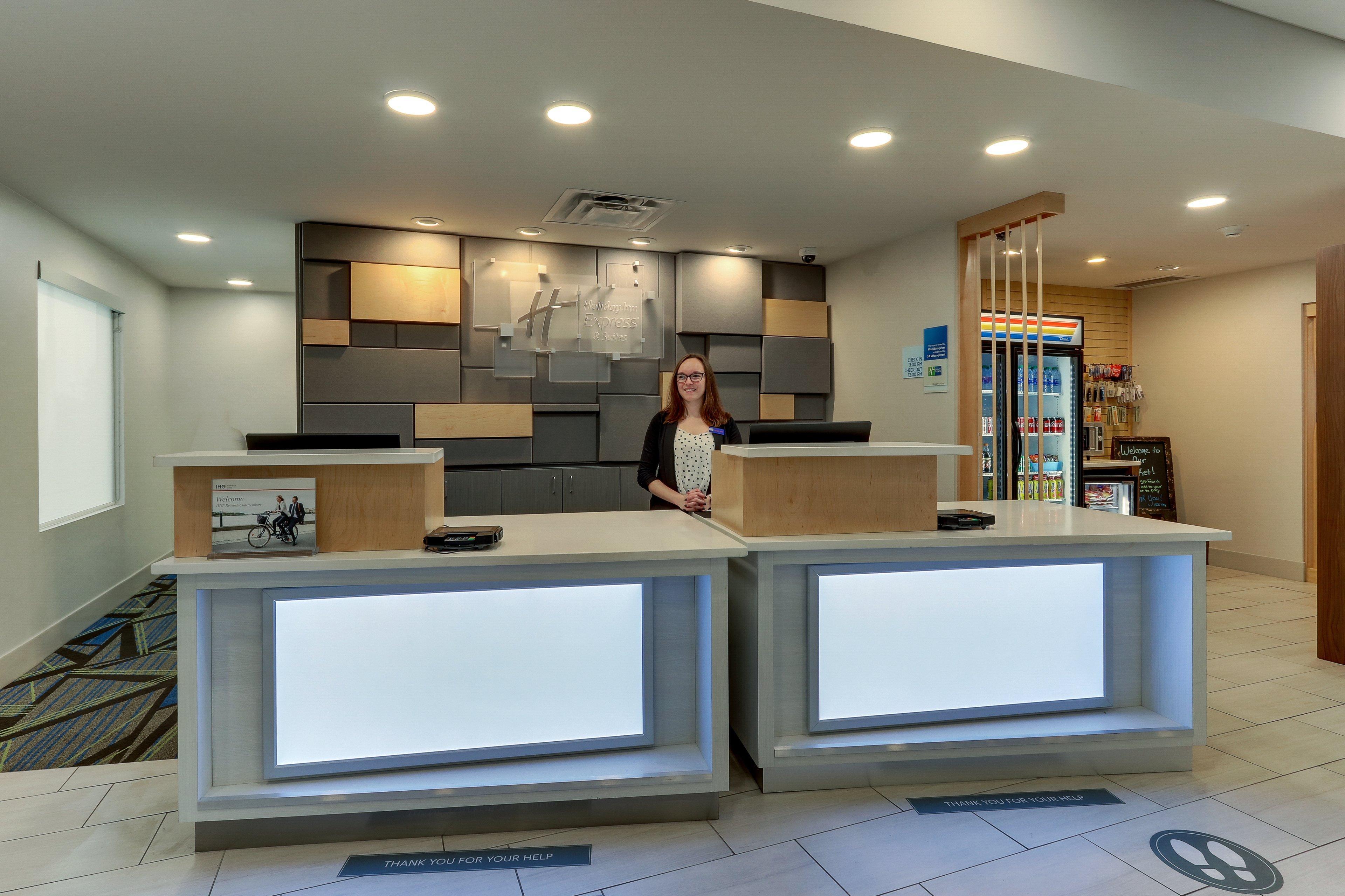 Holiday Inn Express & Suites Troy By Ihg Exterior photo