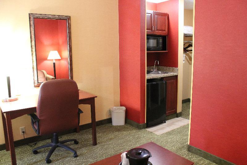 Holiday Inn Express & Suites Troy By Ihg Exterior photo